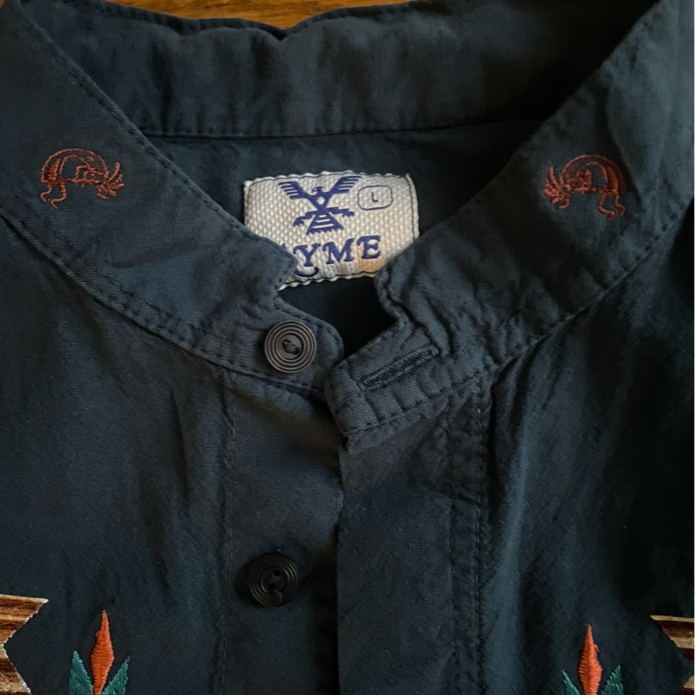 Embroidered Short Sleeve Button Down Shirt - Picture 5 of 7